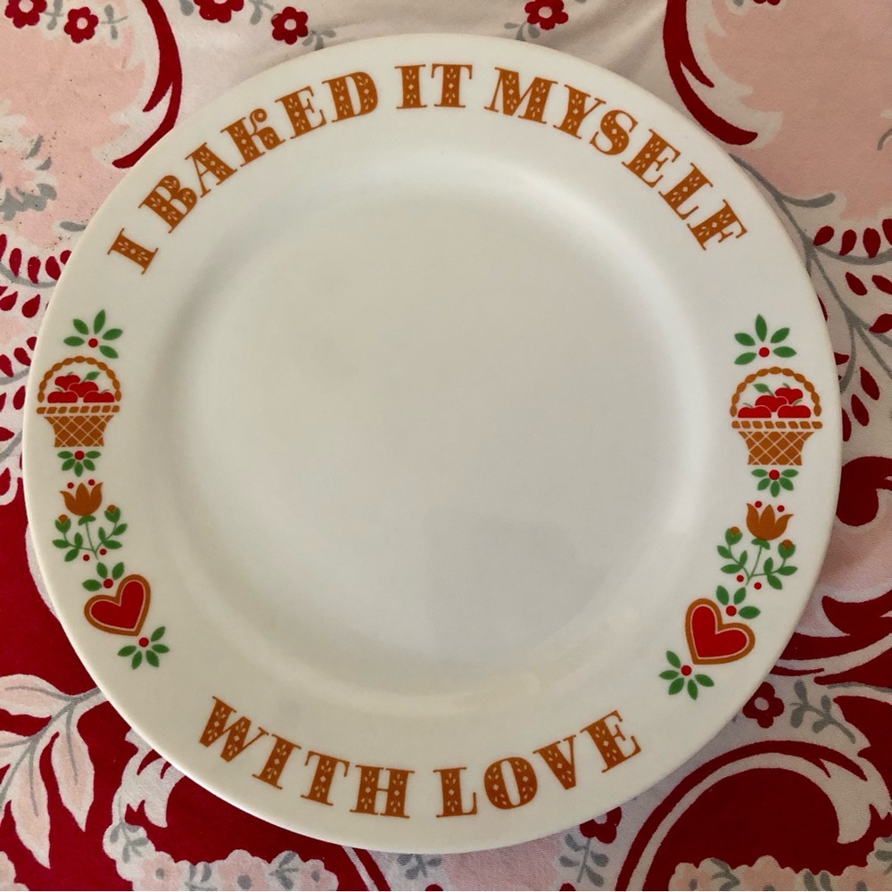 AVON Baked with Love 9" Porcelain Plate hearts apples Vintage 1982